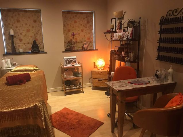 With scented candles, relaxing music and a tranquil environment my aim is for you to escape from the stresses of everyday life.
